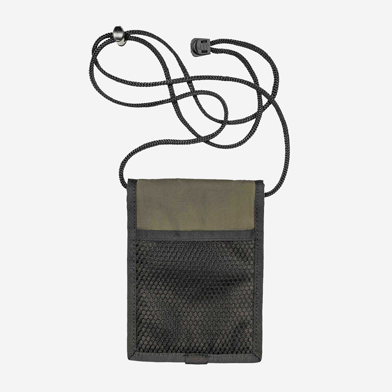 carhartt-wip-military-neck-pouch-2