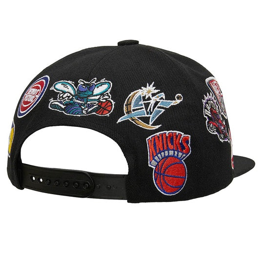 MITCHELL AND NESS NBA EAST ALL OVER CONFERENCE DEADSTOCK - Gorra