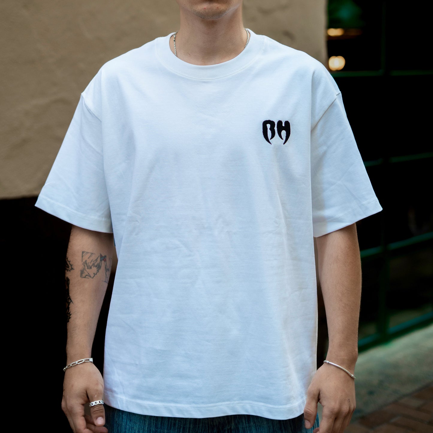 BH - Essential Logo 3D Blanca / T-SHIRT