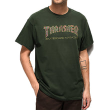 Cargar imagen en el visor de la galería, Thrasher-Davis-Forest-Green-T-Shirt-_303093-front-US
